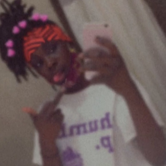 Meet your Posher, Sakia - Picture 1 of 1